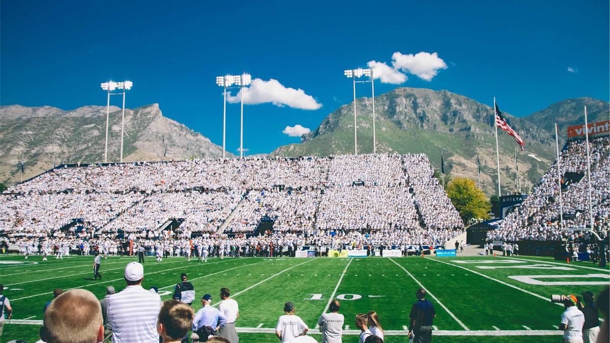 Symbolbild zum Thema Wer Spricht Flughafenansagen