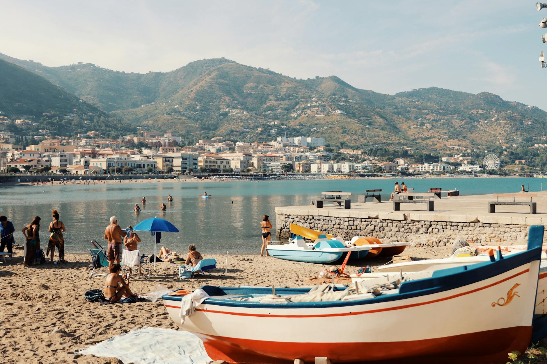 Illustration zu Airbnb Sizilien Strand