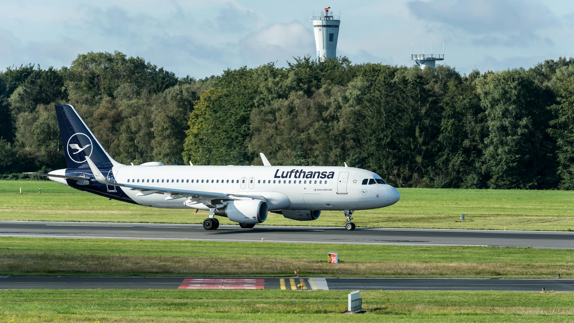 Flugzeug Notlandung Laie Symbolbild zum Thema Flugzeug Notlandung Laie